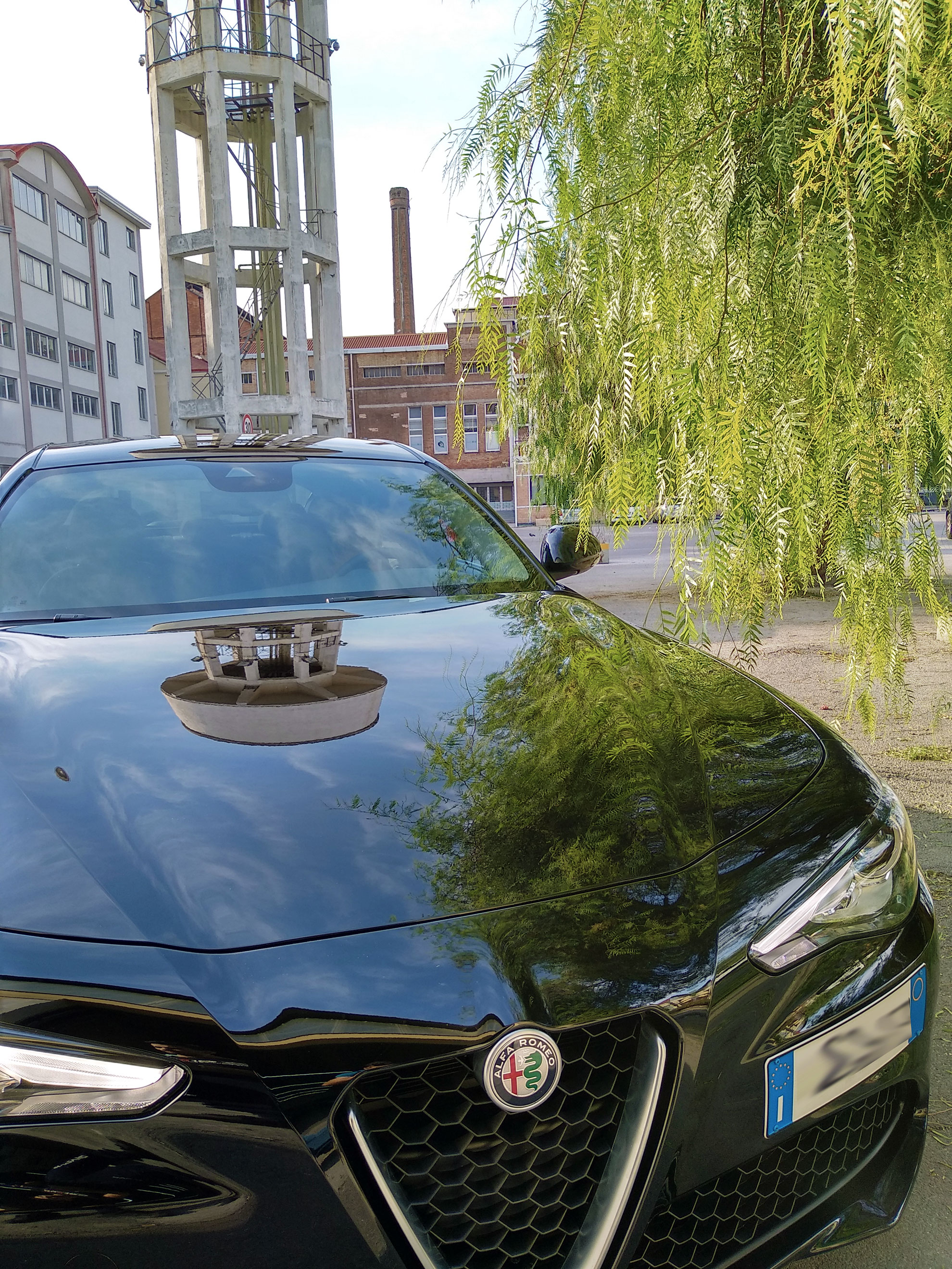 Giulia mirror